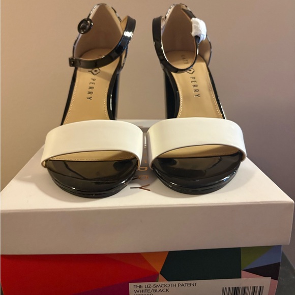 New! Katy Perry The Liz Patent Polka Dot Sandal. - Picture 2 of 4